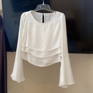Off White Blouse Cropped shifting like material Sz S Super cute!